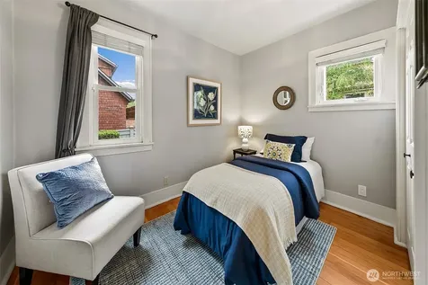 5761 35th Avenue NE Seattle WA 98105