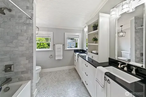 5761 35th Avenue NE Seattle WA 98105