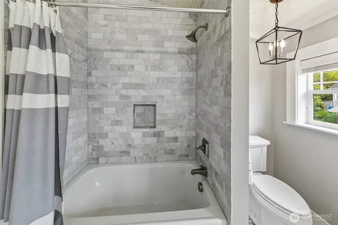 5761 35th Avenue NE Seattle WA 98105