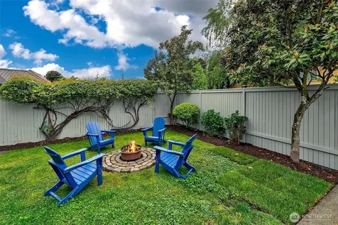 5761 35th Avenue NE Seattle WA 98105