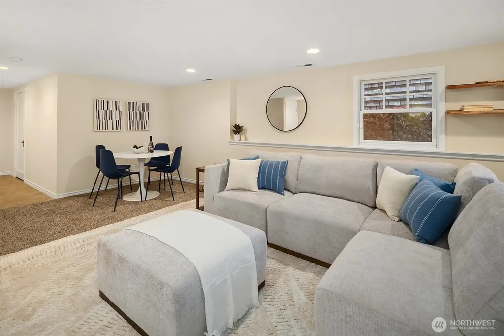 4839 NE 43rd Street Seattle WA 98105
