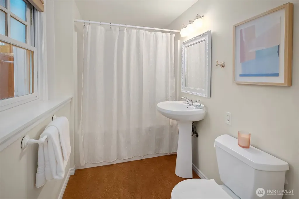 4839 NE 43rd Street Seattle WA 98105
