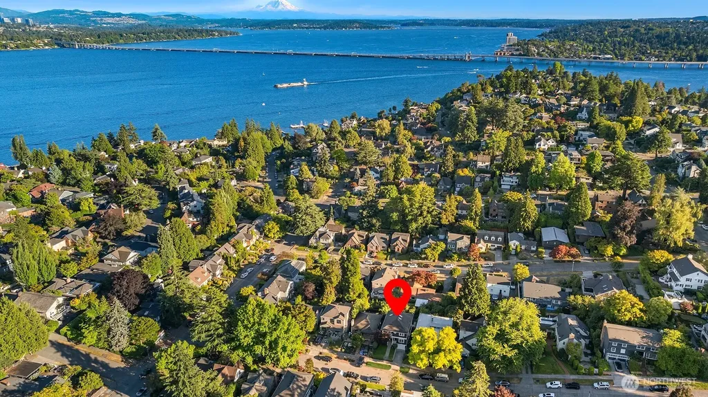 4839 NE 43rd Street Seattle WA 98105