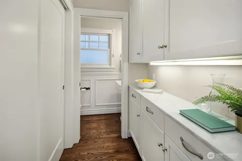 4839 NE 43rd Street Seattle WA 98105