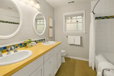 4839 NE 43rd Street Seattle WA 98105