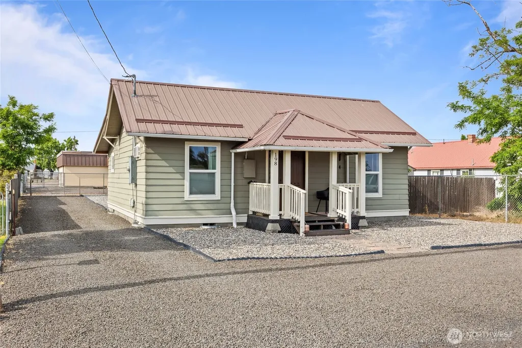 198 3rd Street Touchet WA 99360