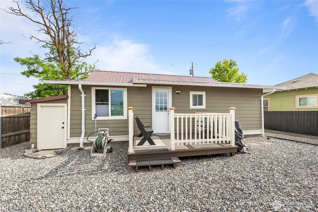 198 3rd Street Touchet WA 99360