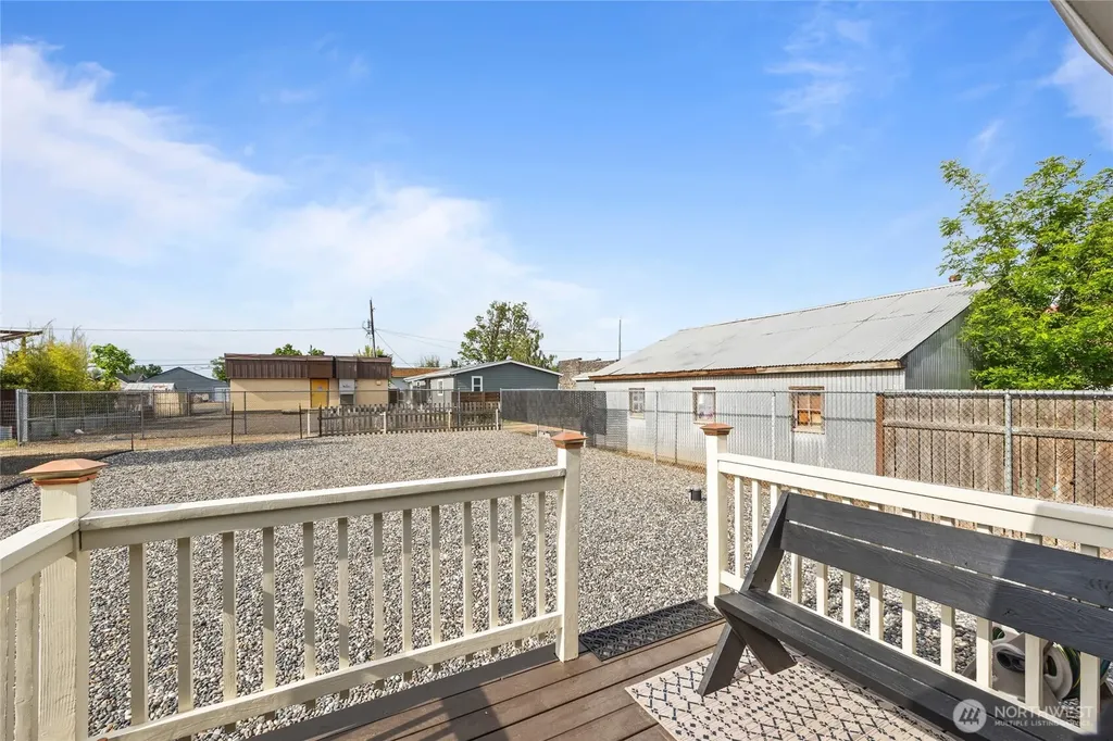 198 3rd Street Touchet WA 99360