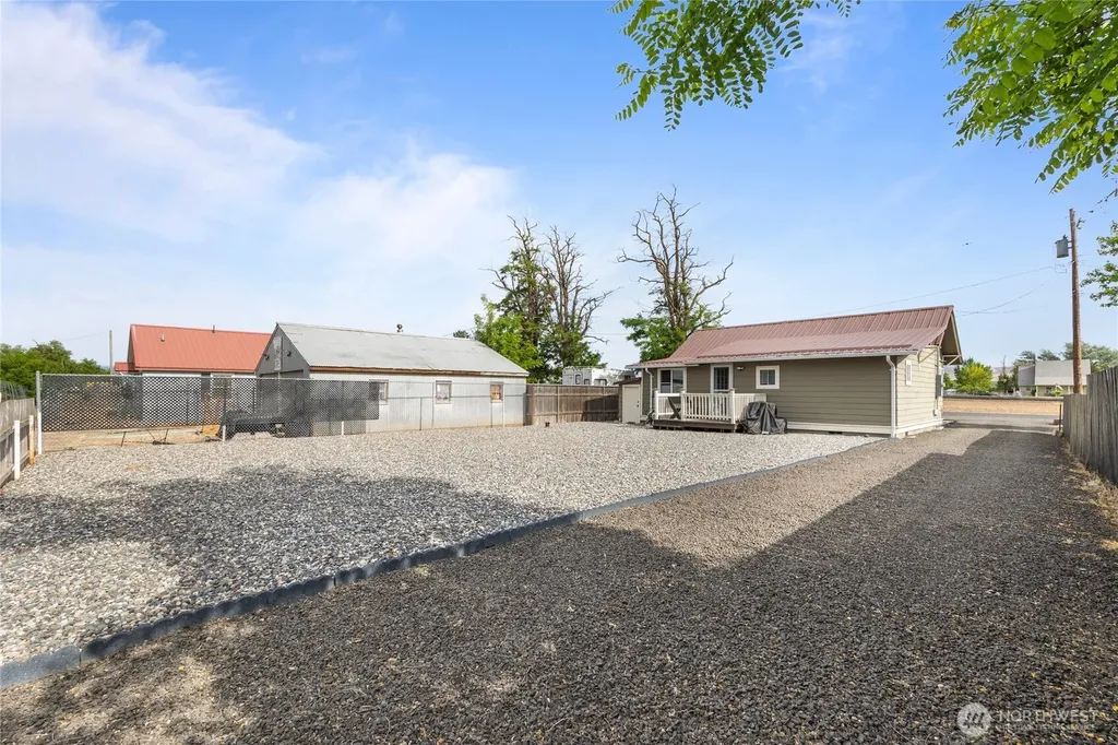 198 3rd Street Touchet WA 99360