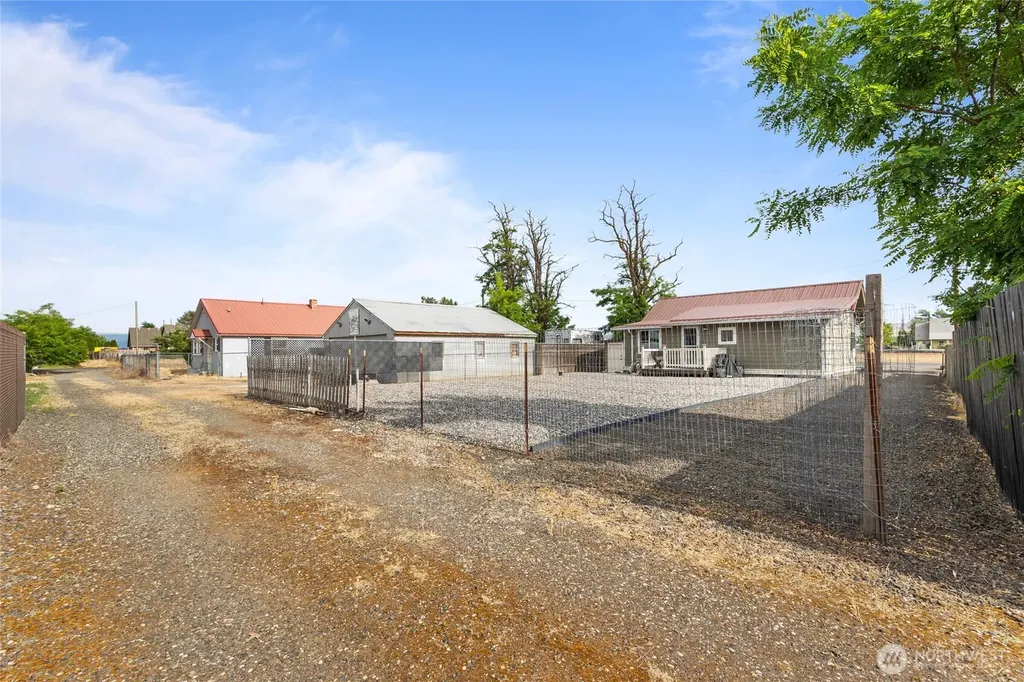 198 3rd Street Touchet WA 99360
