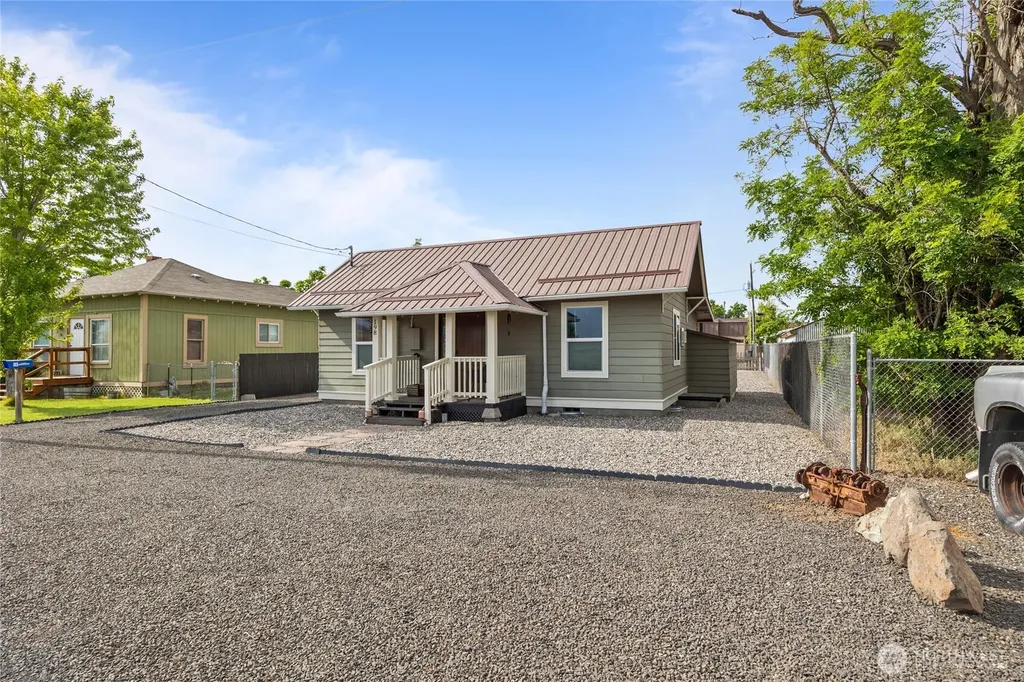 198 3rd Street Touchet WA 99360