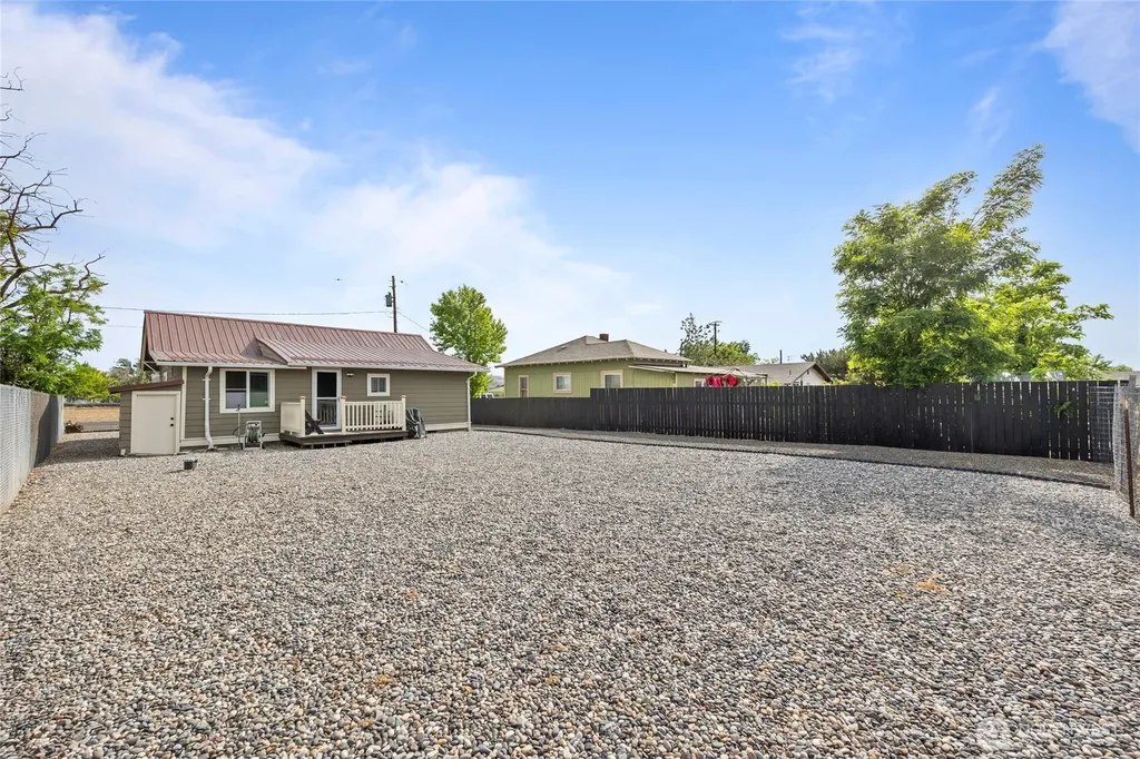 198 3rd Street Touchet WA 99360