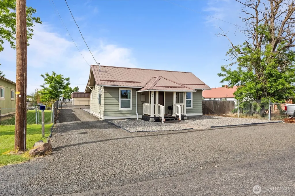 198 3rd Street Touchet WA 99360