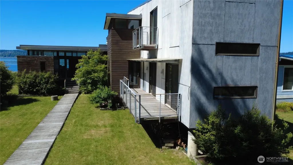 23 Sand Point Way Hat Island WA 98206