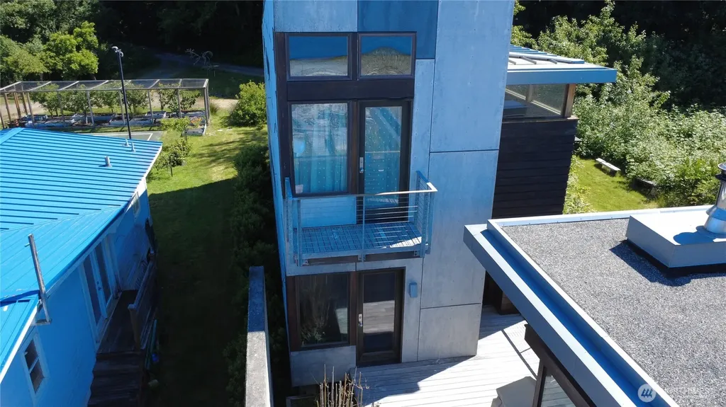 23 Sand Point Way Hat Island WA 98206