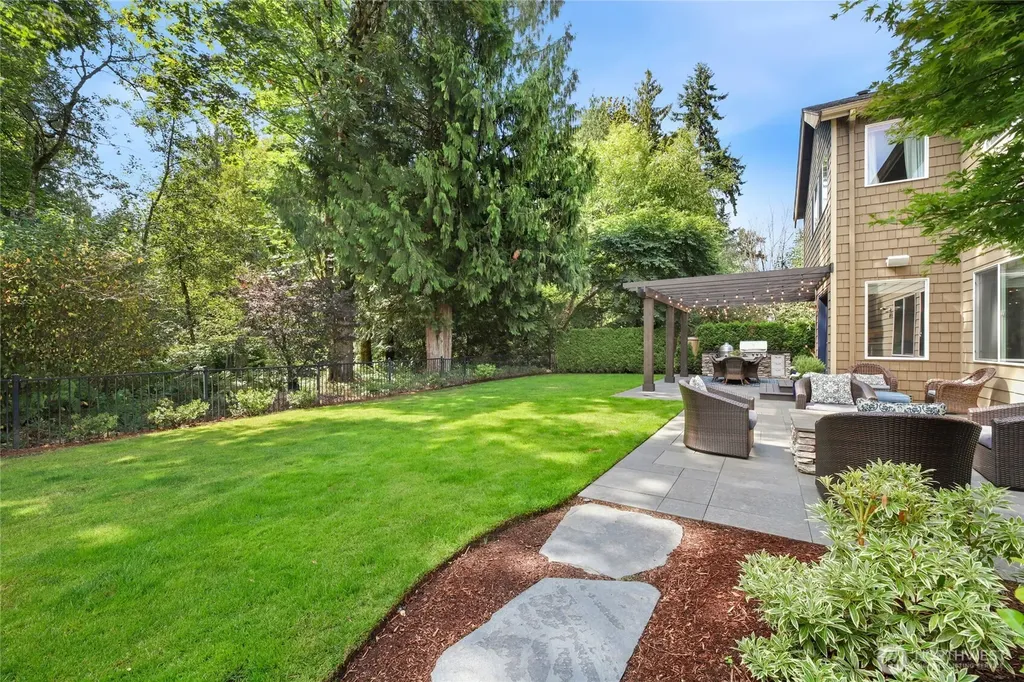 25901 NE 1st Place Sammamish WA 98074