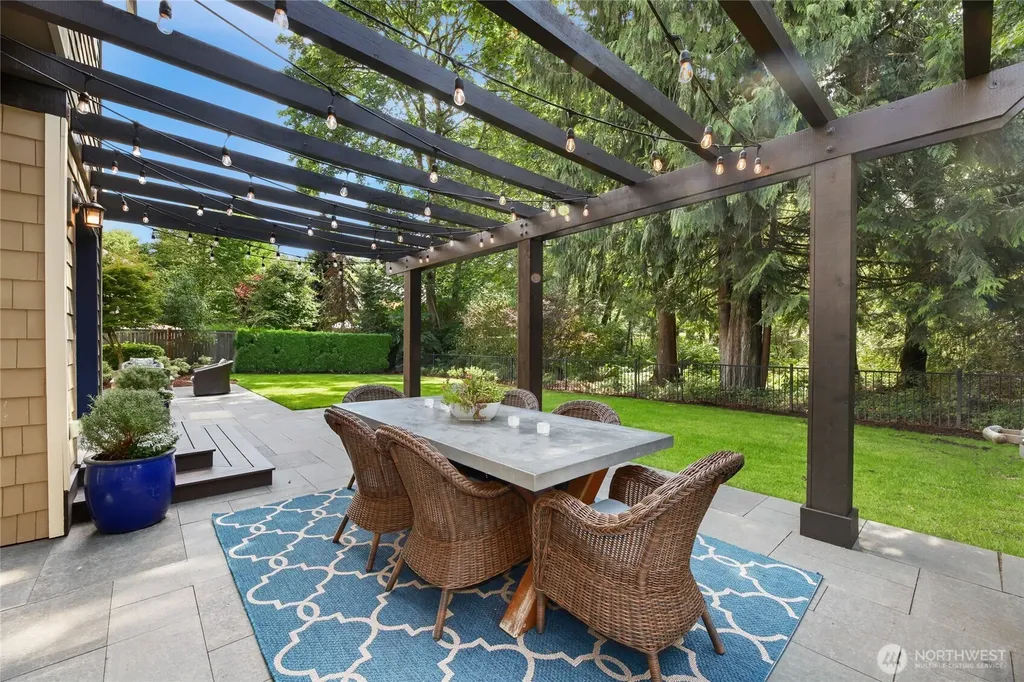 25901 NE 1st Place Sammamish WA 98074