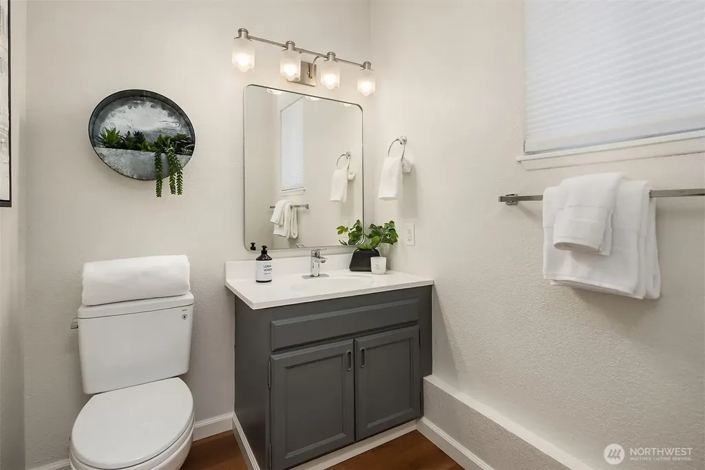 15021 Westminster Way N Shoreline WA 98133