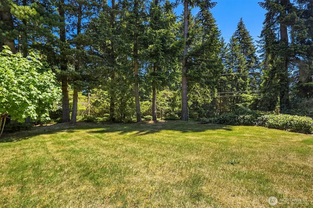 15021 Westminster Way N Shoreline WA 98133
