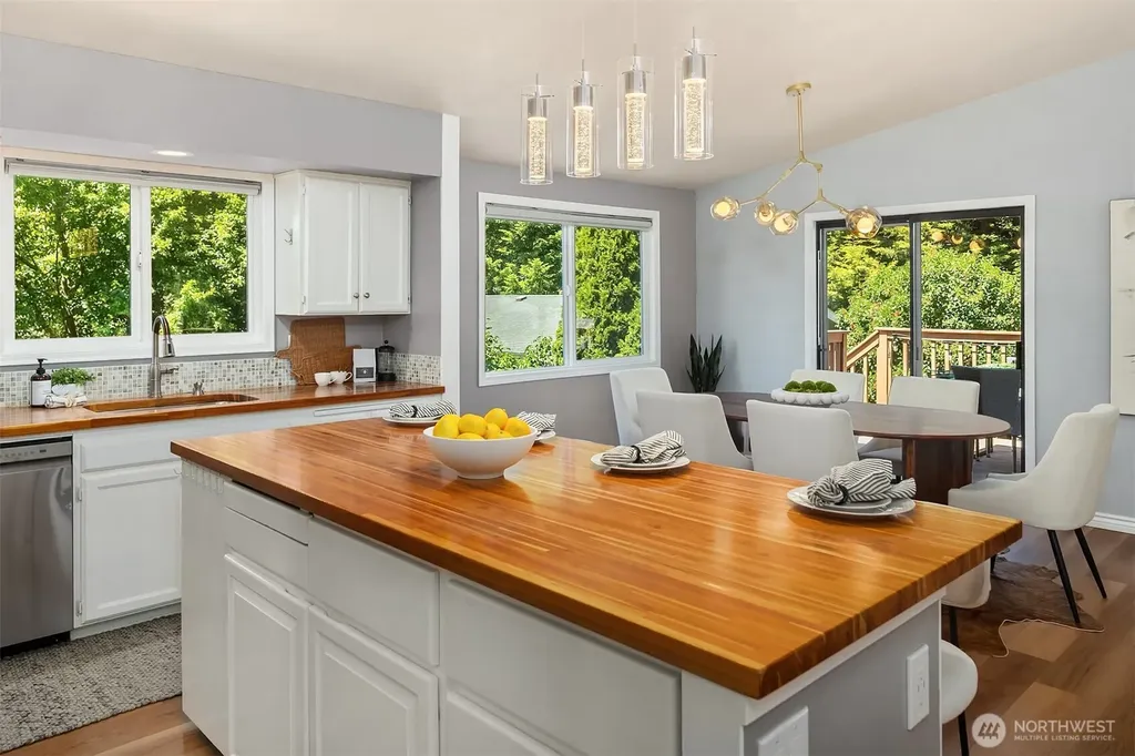 15021 Westminster Way N Shoreline WA 98133