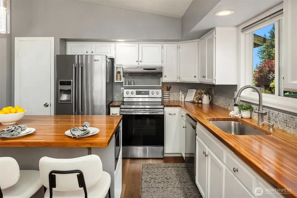 15021 Westminster Way N Shoreline WA 98133