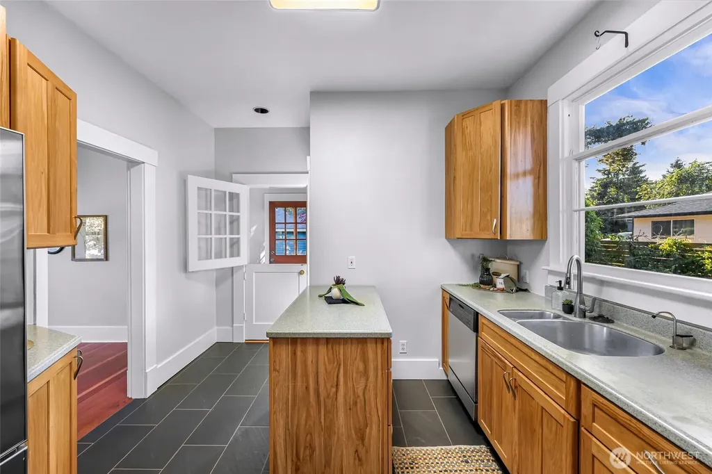2429 Spruce Street Bellingham WA 98225