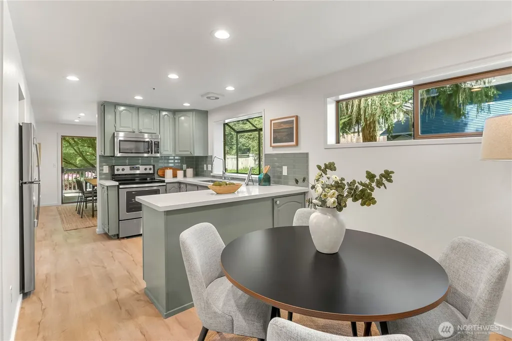 19616 61st Place NE Kenmore WA 98028