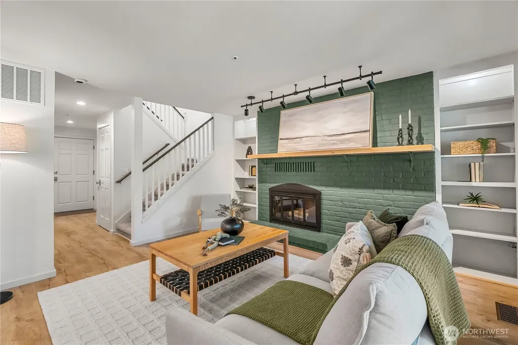 19616 61st Place NE Kenmore WA 98028