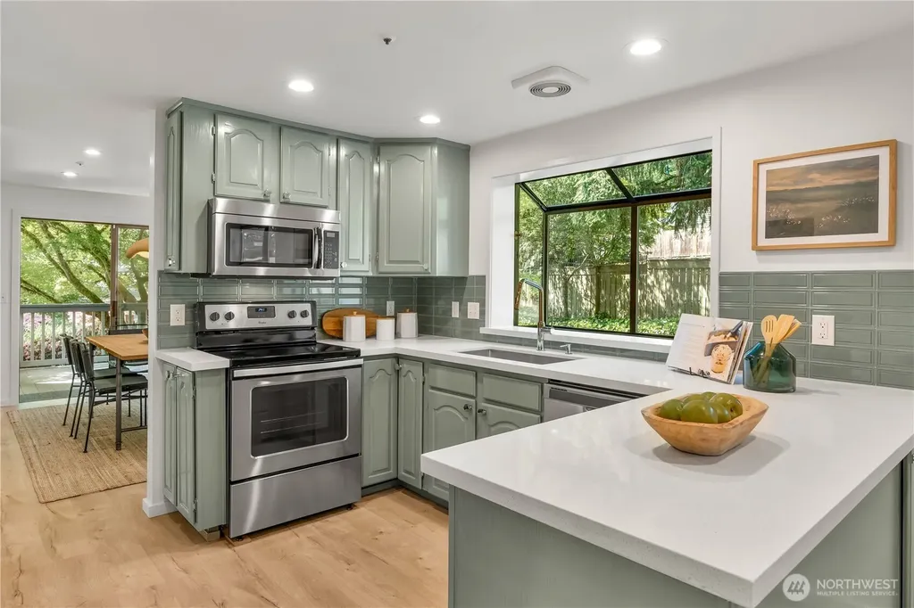 19616 61st Place NE Kenmore WA 98028
