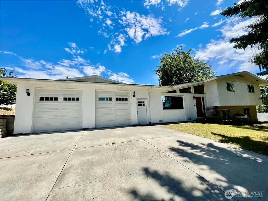 810 E Spring Dayton WA 99328