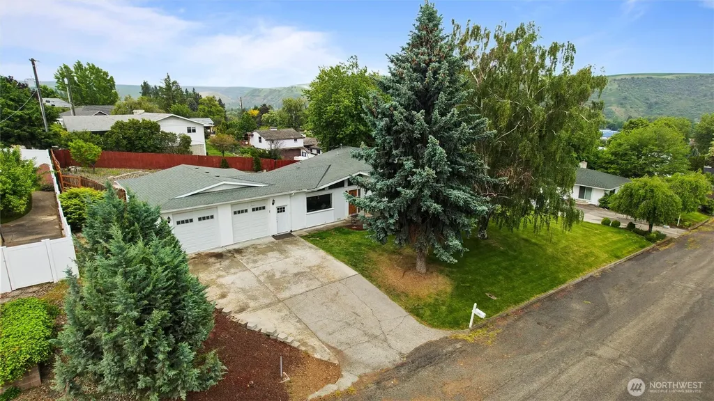 810 E Spring Dayton WA 99328