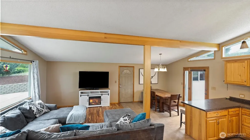 810 E Spring Dayton WA 99328