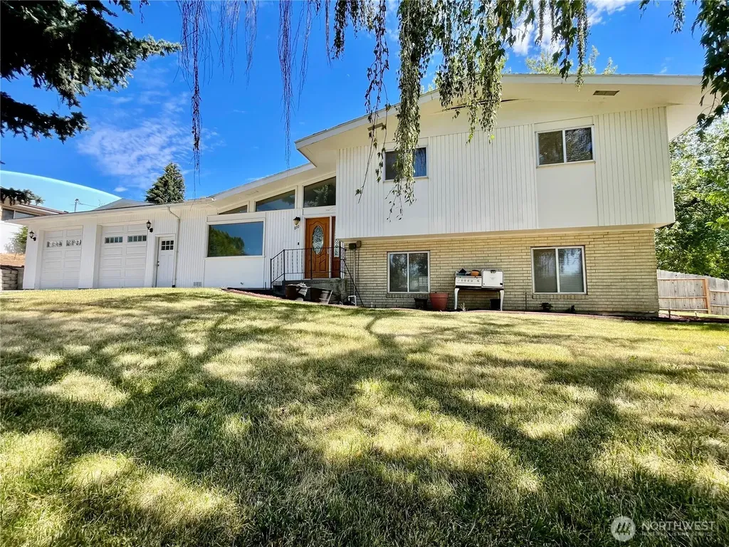 810 E Spring Dayton WA 99328