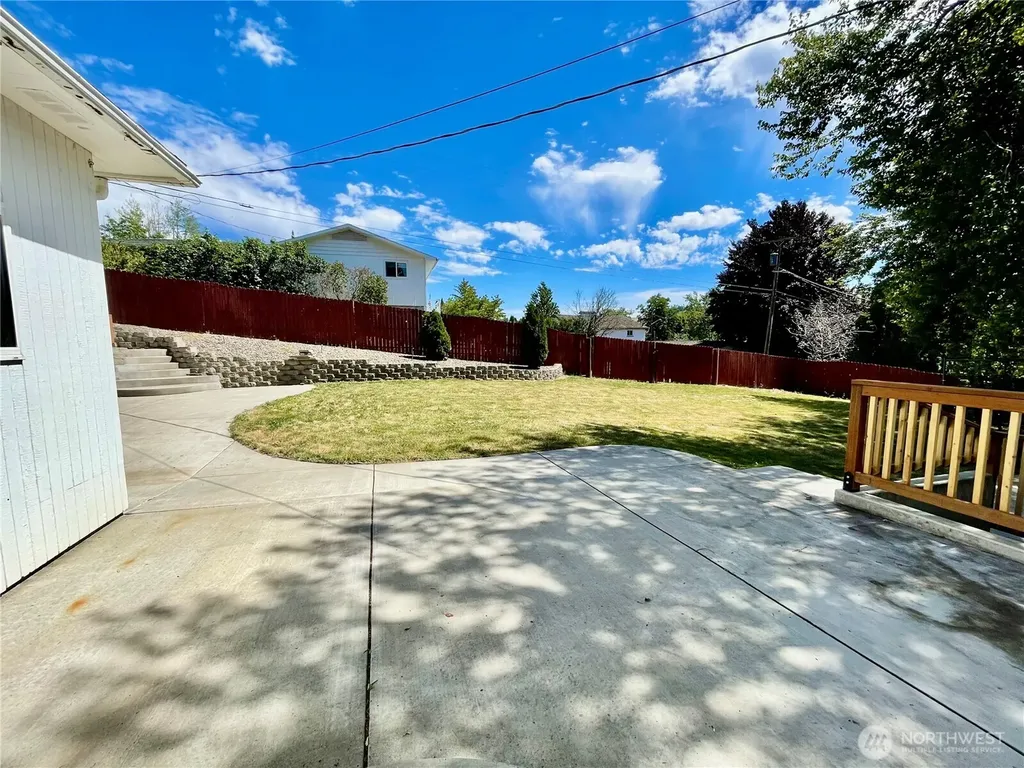 810 E Spring Dayton WA 99328