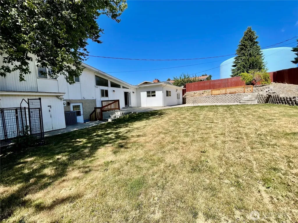 810 E Spring Dayton WA 99328