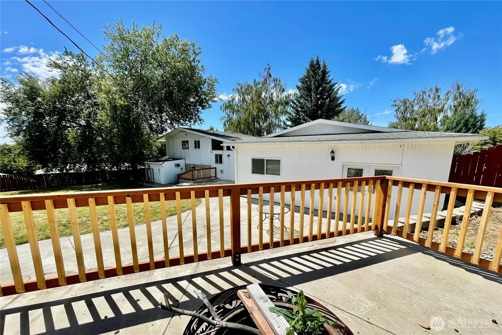 810 E Spring Dayton WA 99328