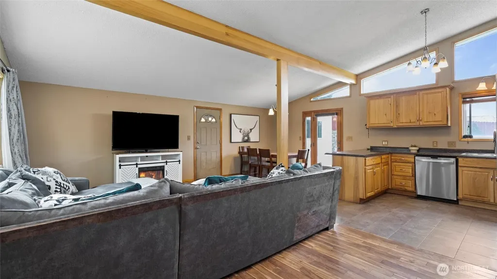810 E Spring Dayton WA 99328