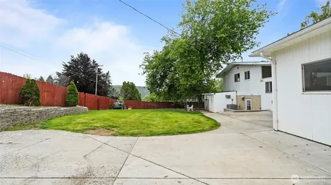 810 E Spring Dayton WA 99328