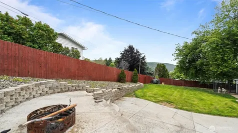 810 E Spring Dayton WA 99328