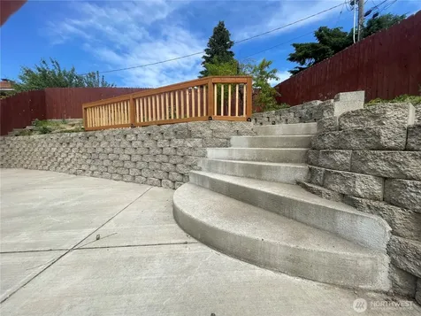 810 E Spring Dayton WA 99328