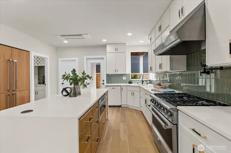 11709 Roosevelt Way NE Seattle WA 98125
