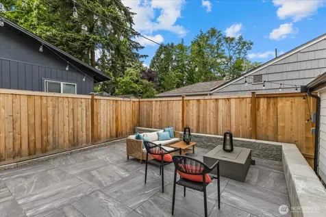 11709 Roosevelt Way NE Seattle WA 98125
