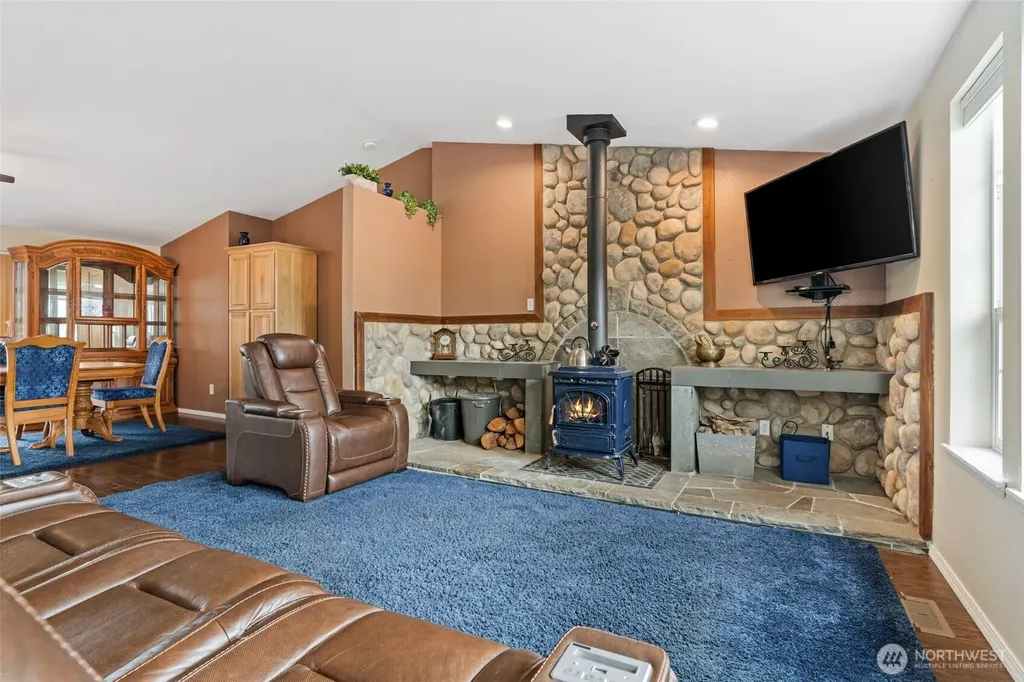 5922 184th Lane SW Rochester WA 98579