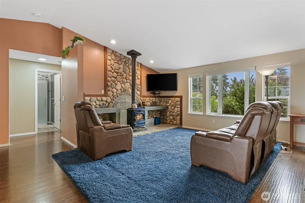 5922 184th Lane SW Rochester WA 98579