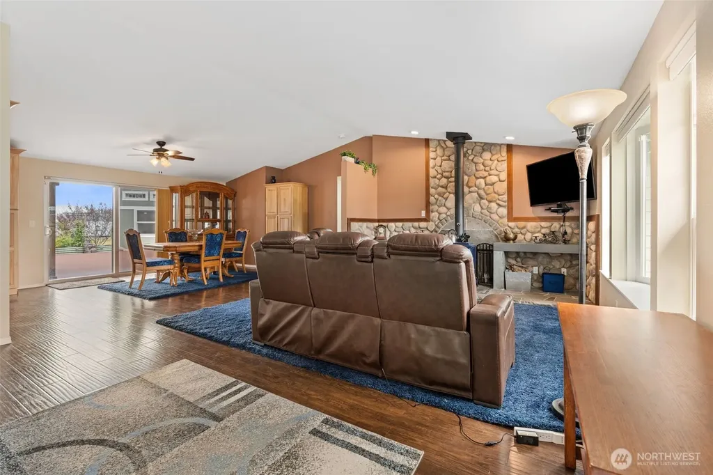 5922 184th Lane SW Rochester WA 98579