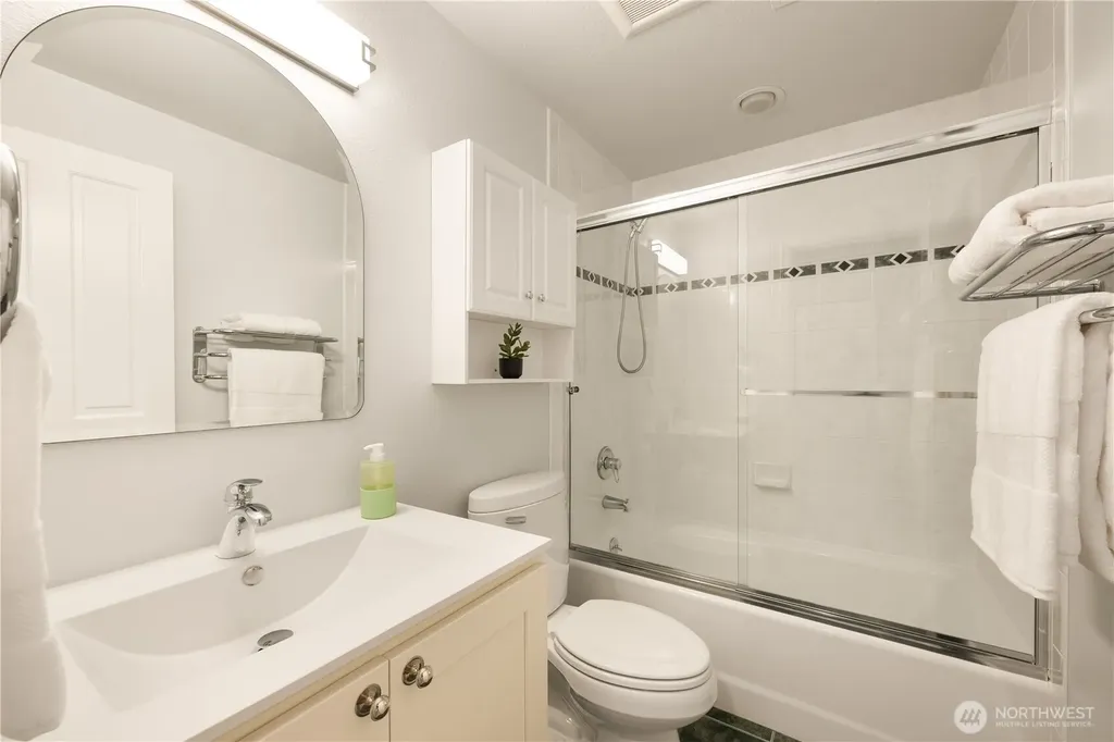 130 141st Place NE Bellevue WA 98007