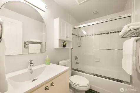 130 141st Place NE Bellevue WA 98007