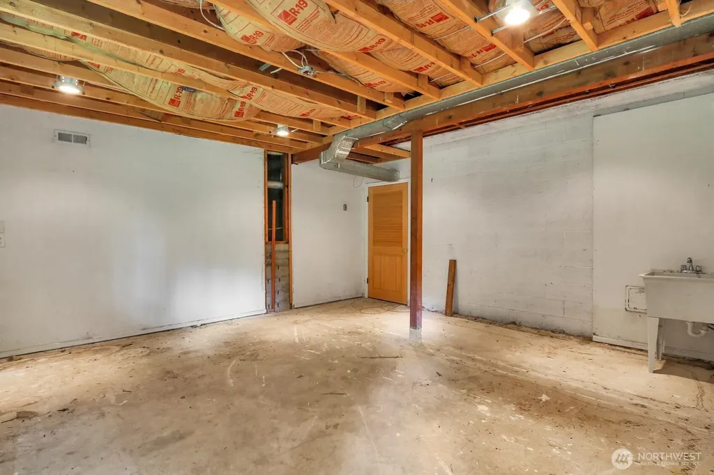 8817 NE 124th Street Kirkland WA 98034