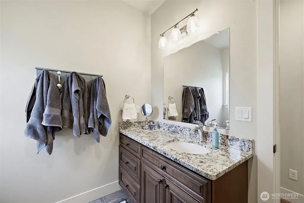 8406 James Road SW Rochester WA 98579