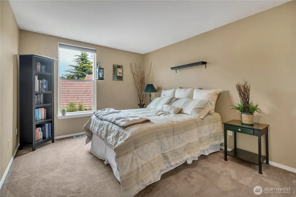 1828 Mariner Circle NE Tacoma WA 98422